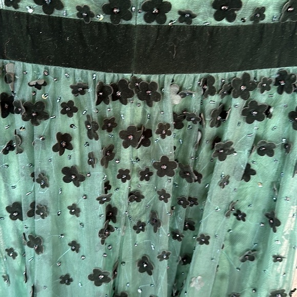 Mac Duggal 67854 EMBELLISHED BUTTERFLY SLEEVE VELVET HEM MIDI DRESS size 12 - Picture 9 of 11